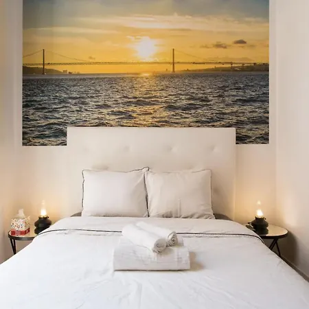 Beautiful 3-story House In Chiado With A 40m² Private Terrace 아파트 리스본