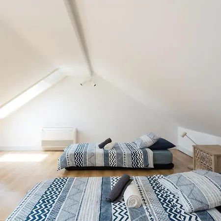 Beautiful 3-story House In Chiado With A 40m² Private Terrace 아파트