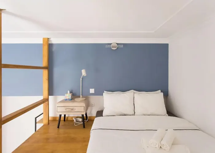 דירה Beautiful 3-story House In Chiado With A 40m² Private Terrace ליסבון