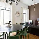 Beautiful 3-story House In Chiado With A 40m² Private Terrace Διαμέρισμα *