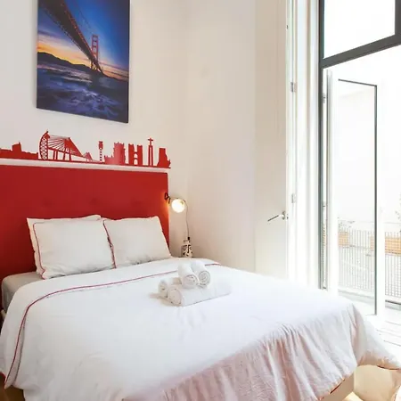 Daire Beautiful 3-story House In Chiado With A 40m² Private Terrace Lisboa