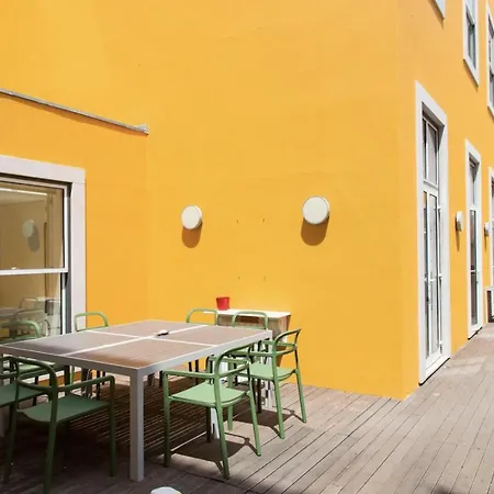 Beautiful 3-story House In Chiado With A 40m² Private Terrace Daire