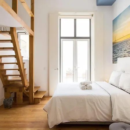Beautiful 3-story House In Chiado With A 40m² Private Terrace Daire