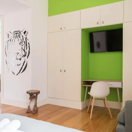 Beautiful 3-story House In Chiado With A 40m² Private Terrace Daire