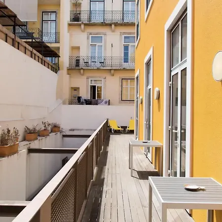 Daire Beautiful 3-story House In Chiado With A 40m² Private Terrace Lisboa