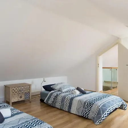 아파트 Beautiful 3-story House In Chiado With A 40m² Private Terrace 리스본