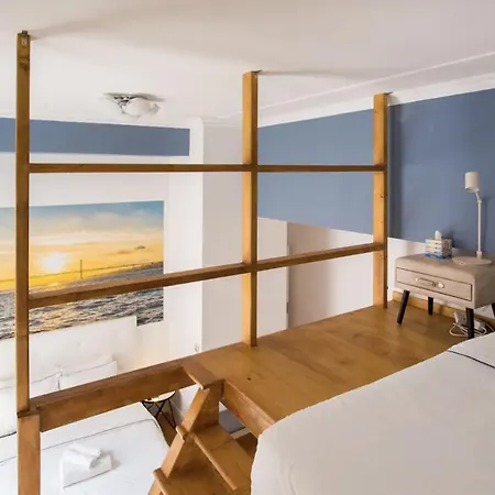 Beautiful 3-story House In Chiado With A 40m² Private Terrace 리스본