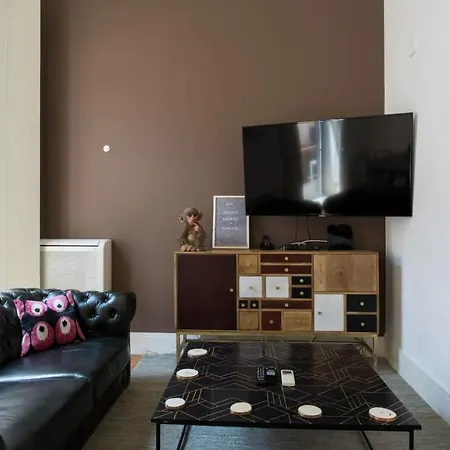 Beautiful 3-story House In Chiado With A 40m² Private Terrace 리스본