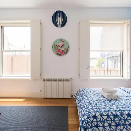 Апартаменты Beautiful 3-story House In Chiado With A 40m² Private Terrace Лиссабон