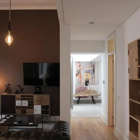 Beautiful 3-story House In Chiado With A 40m² Private Terrace * Лиссабон