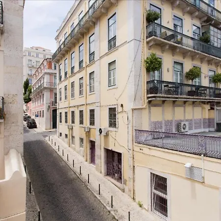 Beautiful 3-story House In Chiado With A 40m² Private Terrace Апартаменты Лиссабон